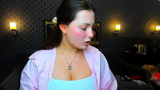 Snapshot of _extraterrestrial_ chatting on 10/28/25, 04:31 extraterrestrial online show from 10/28/25, 04:31