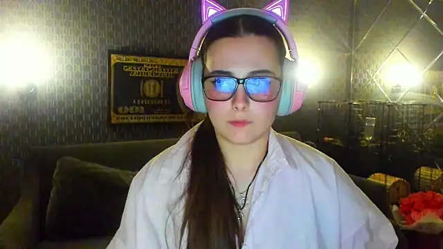 Snapshot of _extraterrestrial_ chatting on 11/22/25, 03:16 extraterrestrial online show from 11/22/25, 03:16