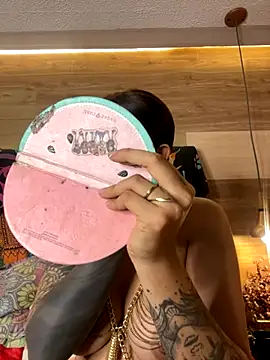 Cori Paige online show from 11/30/25, 04:16