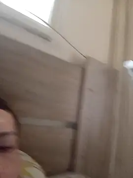 Snapshot of Adee21e chatting on 04/27/26, 01:09 Adee21e online show from 04/27/26, 01:09