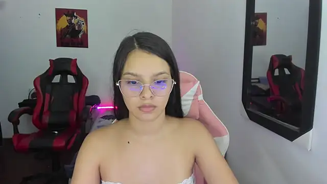 jessi and boy online show from 12/18/25, 11:22