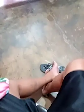 Snapshot of rau_4455 chatting on 12/18/25, 10:32 rau 4455 online show from 12/18/25, 10:32