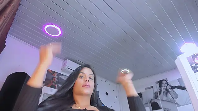 Snapshot of LatinVenuz chatting on 02/09/25, 10:53 LatinVenuz online show from 02/09/25, 10:53