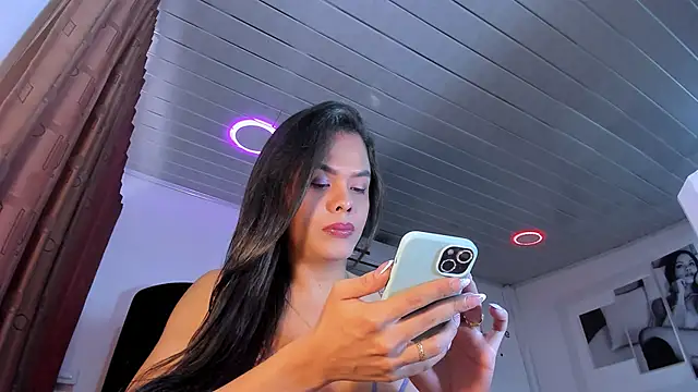 Snapshot of LatinVenuz chatting on 02/19/25, 03:16 LatinVenuz online show from 02/19/25, 03:16