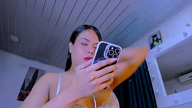 Snapshot of LatinVenuz chatting on 02/07/26, 04:49 LatinVenuz online show from 02/07/26, 04:49