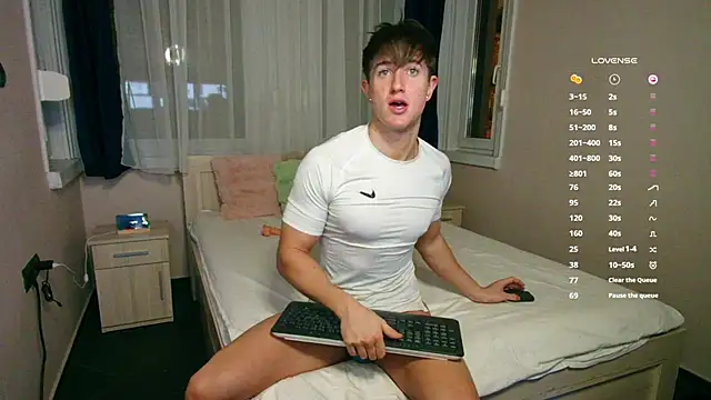 ChristianLevine  online show from 11/21/25, 04:38