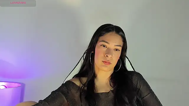 Snapshot of bella_hadid1_ chatting on 02/08/25, 10:08 bella hadid1 online show from 02/08/25, 10:08