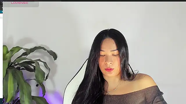 Snapshot of bella_hadid1_ chatting on 03/13/25, 02:01 bella hadid1 online show from 03/13/25, 02:01