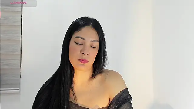 Snapshot of bella_hadid1_ chatting on 10/04/25, 07:45 bella hadid1 online show from 10/04/25, 07:45