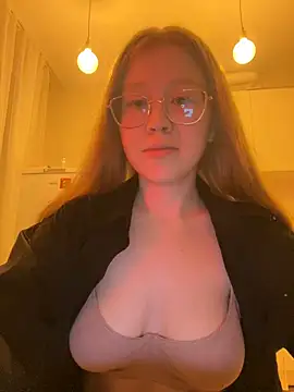 Snapshot of Eva_Weyne chatting on 01/06/25, 08:28 Eva Weyne online show from 01/06/25, 08:28