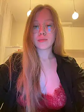 Snapshot of Eva_Weyne chatting on 02/04/25, 06:27 Eva Weyne online show from 02/04/25, 06:27