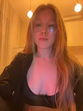 Snapshot of Eva_Weyne chatting on 02/09/25, 05:33 Eva Weyne online show from 02/09/25, 05:33