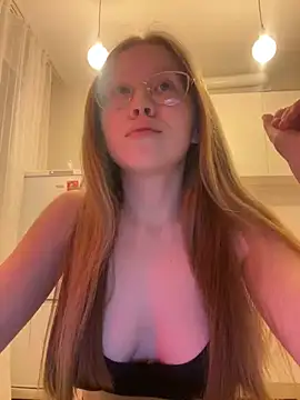 Snapshot of Eva_Weyne chatting on 02/20/25, 06:02 Eva Weyne online show from 02/20/25, 06:02