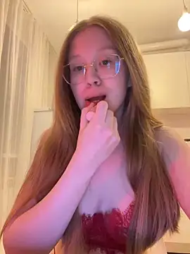 Snapshot of Eva_Weyne chatting on 03/02/25, 06:51 Eva Weyne online show from 03/02/25, 06:51