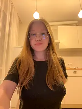 Snapshot of Eva_Weyne chatting on 09/17/25, 08:10 Eva Weyne online show from 09/17/25, 08:10