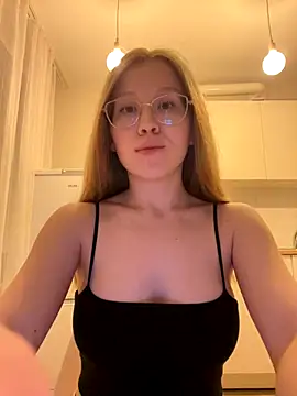 Snapshot of Eva_Weyne chatting on 09/18/25, 07:05 Eva Weyne online show from 09/18/25, 07:05