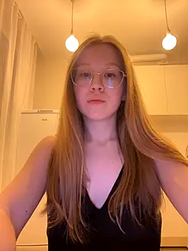 Snapshot of Eva_Weyne chatting on 09/28/25, 07:19 Eva Weyne online show from 09/28/25, 07:19