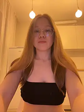 Snapshot of Eva_Weyne chatting on 10/11/25, 06:50 Eva Weyne online show from 10/11/25, 06:50