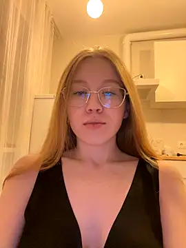 Snapshot of Eva_Weyne chatting on 10/26/25, 08:04 Eva Weyne online show from 10/26/25, 08:04