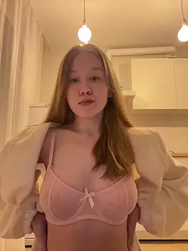 Snapshot of Eva_Weyne chatting on 03/04/26, 08:04 Eva Weyne online show from 03/04/26, 08:04