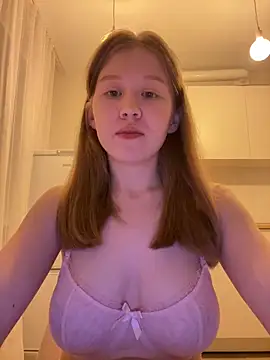 Snapshot of Eva_Weyne chatting on 04/13/26, 08:25 Eva Weyne online show from 04/13/26, 08:25