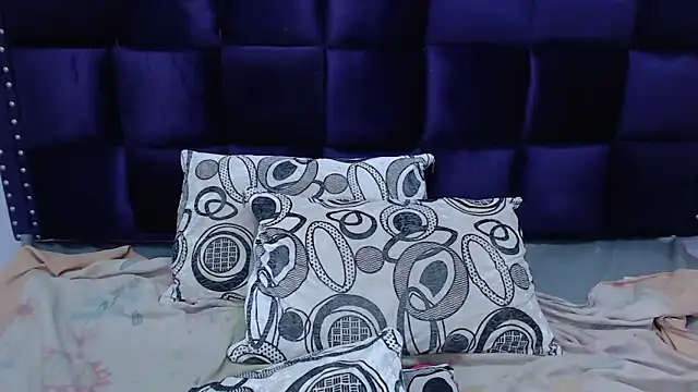 Snapshot of LindaKardi chatting on 09/20/25, 12:28 LindaKardi online show from 09/20/25, 12:28