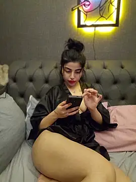 Snapshot of Esmertarcinim chatting on 04/19/26, 06:21 Esmertarcinim online show from 04/19/26, 06:21