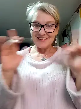 Snapshot of irinamaux chatting on 04/17/26, 02:09 irinamaux online show from 04/17/26, 02:09