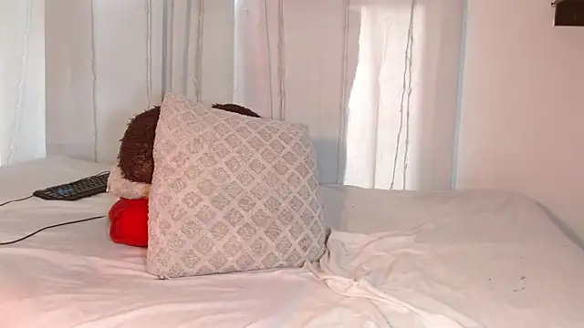 Snapshot of mollyguns chatting on 12/07/24, 09:33 mollyguns online show from 12/07/24, 09:33