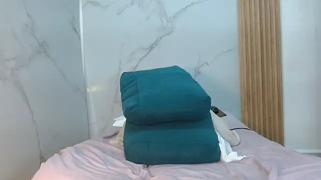 Snapshot of mollyguns chatting on 09/19/25, 09:48 mollyguns online show from 09/19/25, 09:48