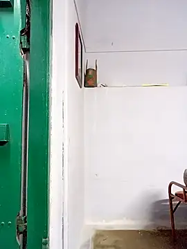 Snapshot of mr_slim_body chatting on 12/13/24, 04:27 mr slim body online show from 12/13/24, 04:27