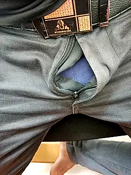 Snapshot of mr_slim_body chatting on 03/21/26, 04:28 mr slim body online show from 03/21/26, 04:28