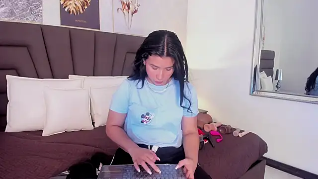 Sofi Perez  online show from 02/27/25, 11:20