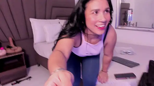 Sofi Perez  online show from 10/30/25, 11:22