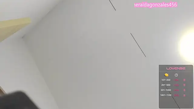 Snapshot of esmeraldastrong chatting on 01/17/25, 10:45 esmeraldastrong online show from 01/17/25, 10:45