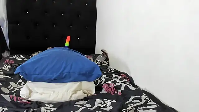 Snapshot of esmeraldastrong chatting on 10/09/25, 10:52 esmeraldastrong online show from 10/09/25, 10:52