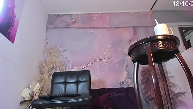 VALERIAQUEENTS online show from 10/18/25, 01:23
