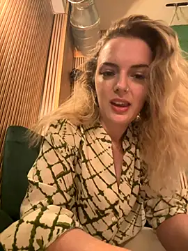 LexyGold online show from 10/10/25, 04:17