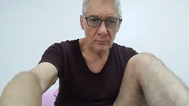 Snapshot of BIGUNCUTHARDCOCK chatting on 06/04/26, 12:05 BIGUNCUTHARDCOCK online show from 06/04/26, 12:05