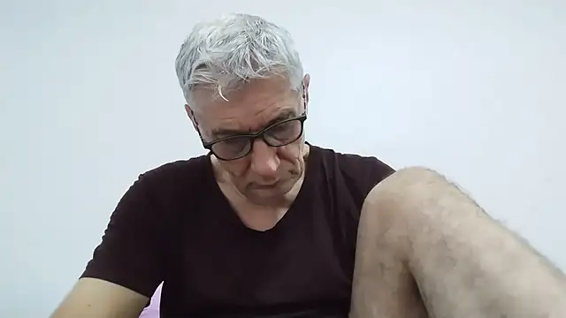 Snapshot of BIGUNCUTHARDCOCK chatting on 06/10/26, 01:28 BIGUNCUTHARDCOCK online show from 06/10/26, 01:28