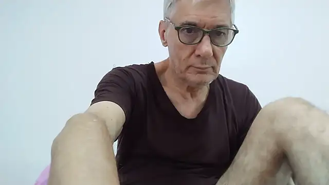 Snapshot of BIGUNCUTHARDCOCK chatting on 06/18/26, 12:44 BIGUNCUTHARDCOCK online show from 06/18/26, 12:44