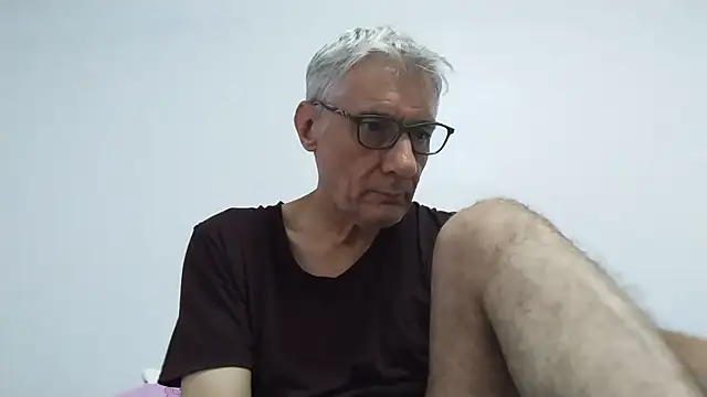 Snapshot of BIGUNCUTHARDCOCK chatting on 06/29/26, 12:17 BIGUNCUTHARDCOCK online show from 06/29/26, 12:17
