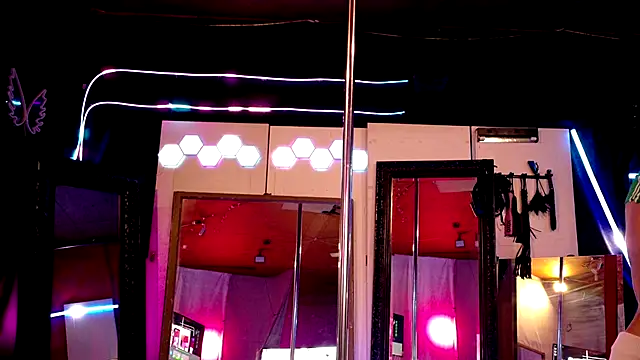 MadisonMarie online show from 10/12/25, 06:01