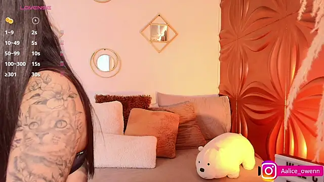 Aliceowenn online show from 10/04/25, 09:13