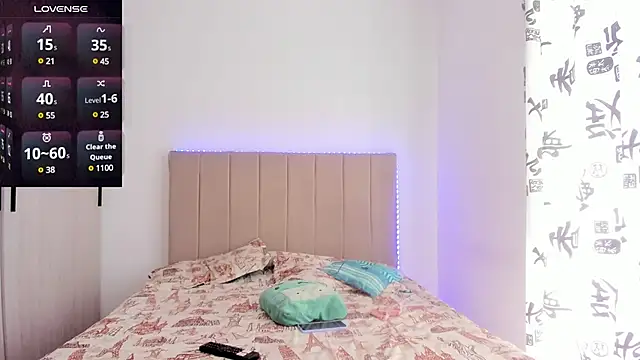 Snapshot of Samyq8 chatting on 03/21/25, 07:13 Samyq8 online show from 03/21/25, 07:13