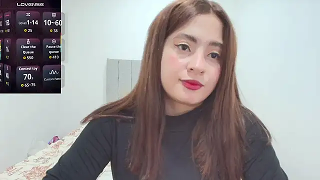 Snapshot of Samyq8 chatting on 11/28/25, 11:18 Samyq8 online show from 11/28/25, 11:18