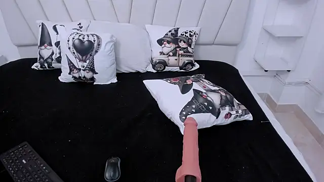 charlotte-11 online show from 04/17/26, 02:20