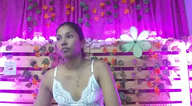 Snapshot of Elsa_Parisi chatting on 12/20/24, 10:43 Elsa Parisi online show from 12/20/24, 10:43