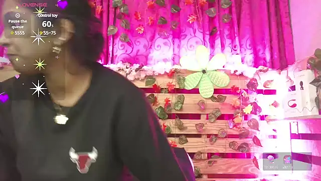 Snapshot of Elsa_Parisi chatting on 01/08/25, 02:25 Elsa Parisi online show from 01/08/25, 02:25