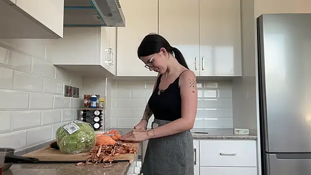 Snapshot of RoxiBlack chatting on 11/10/25, 07:40 RoxiBlack online show from 11/10/25, 07:40